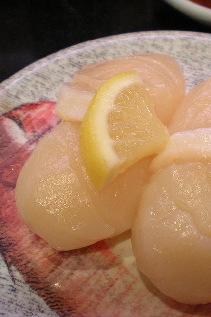 Hotate nigiri sushi